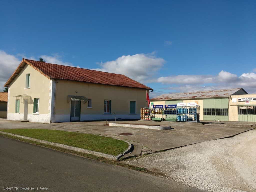 casa en Verteuil-Sur-Charente, Poitou-Charentes 10087847