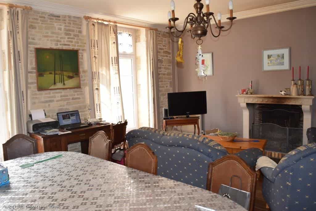 집 에 Villefagnan, Poitou-Charentes 10087878
