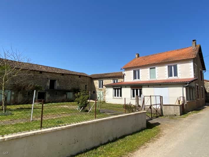 casa en Lizant, Poitou-Charentes 10087888