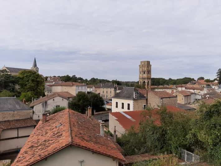 Hus i Charroux, Nouvelle-Aquitaine 10087916