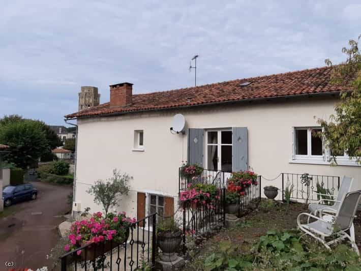 Rumah di Charroux, Poitou-Charentes 10087916