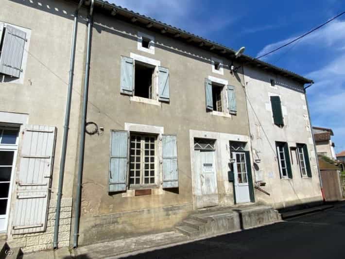 σπίτι σε Champagne-Mouton, Nouvelle-Aquitaine 10087954