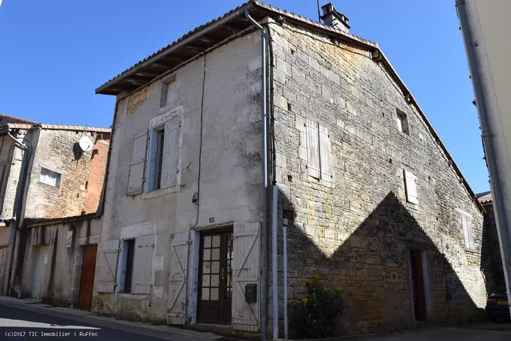 Rumah di Nanteuil-en-Vallee, Nouvelle-Aquitaine 10087971