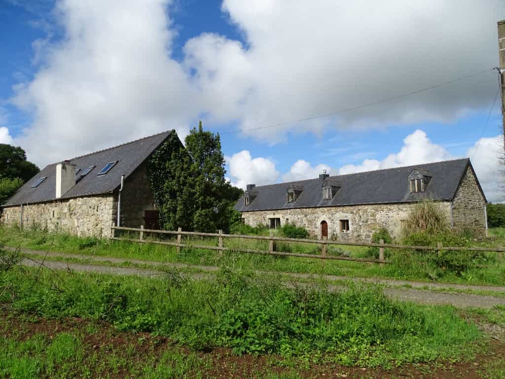 rumah dalam Lohuec, Bretagne 10088032