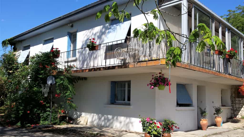 House in Laroque-Timbaut, Nouvelle-Aquitaine 10088033
