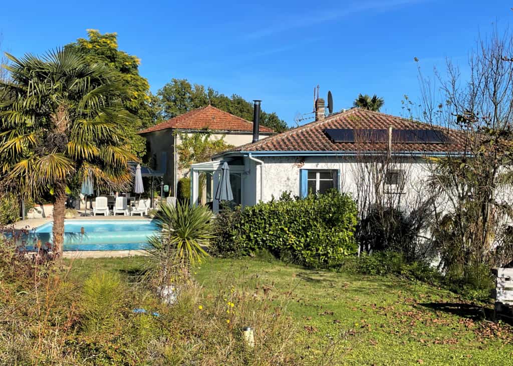 House in Laroque Timbaut, Aquitaine 10088033