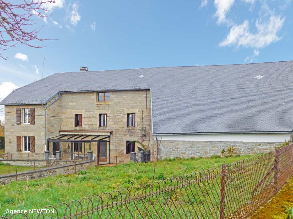 Casa nel Peyrelevade, Nouvelle-Aquitaine 10088045