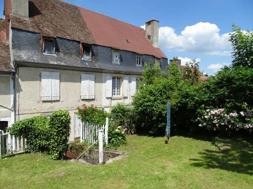 Condominium in Saint Yrieix La Perche, Limousin 10088092