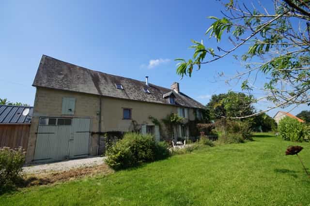 Hus i Villedieu-les-Poeles, Normandie 10088098