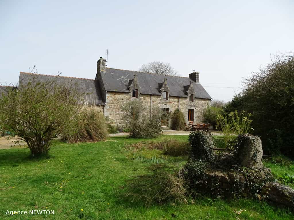 rumah dalam Mael-Pestivien, Bretagne 10088125