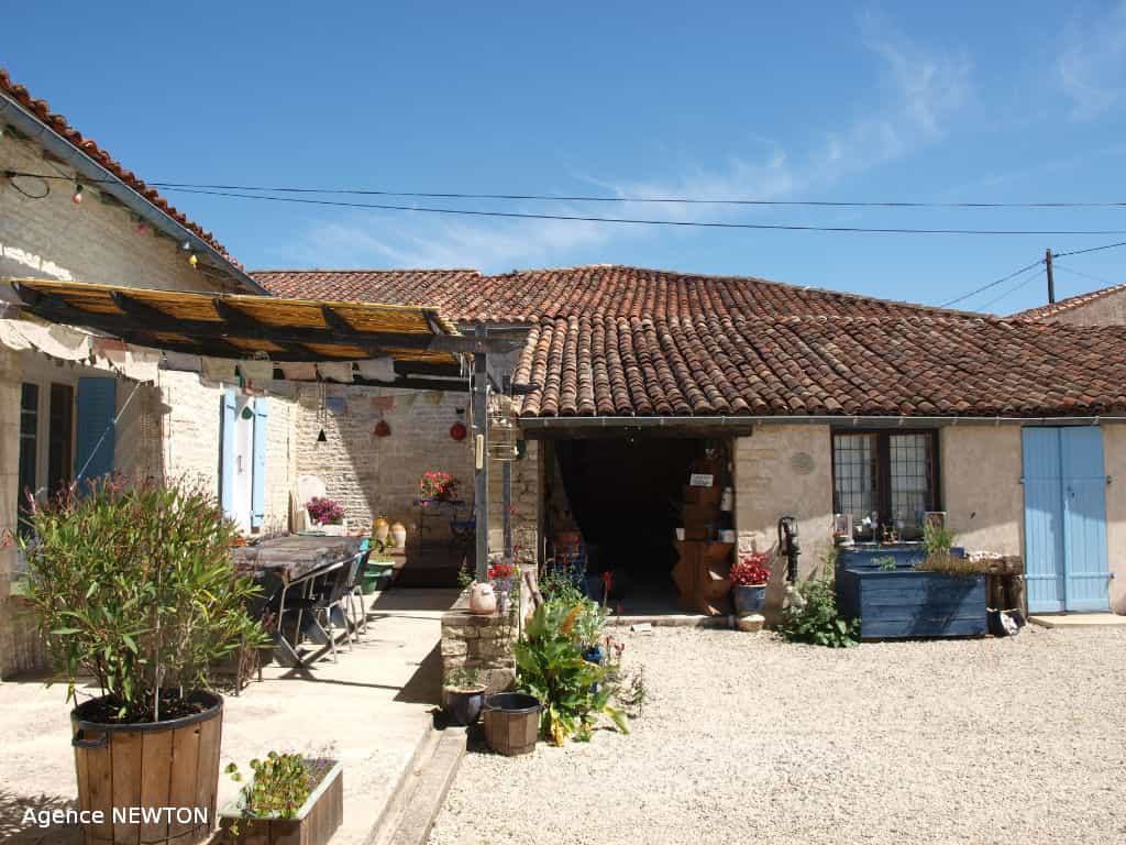 Huis in Neré, Nouvelle-Aquitanië 10088139