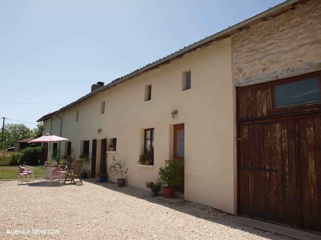 집 에 Londigny, Poitou-Charentes 10088140