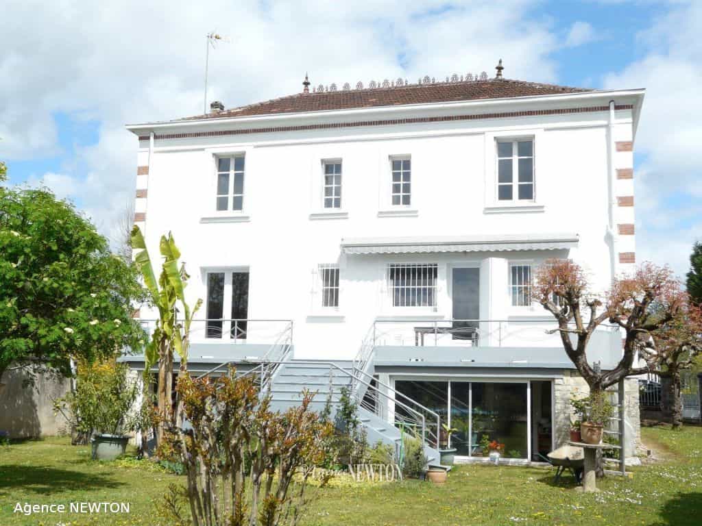 House in La Meme, Nouvelle-Aquitaine 10088143