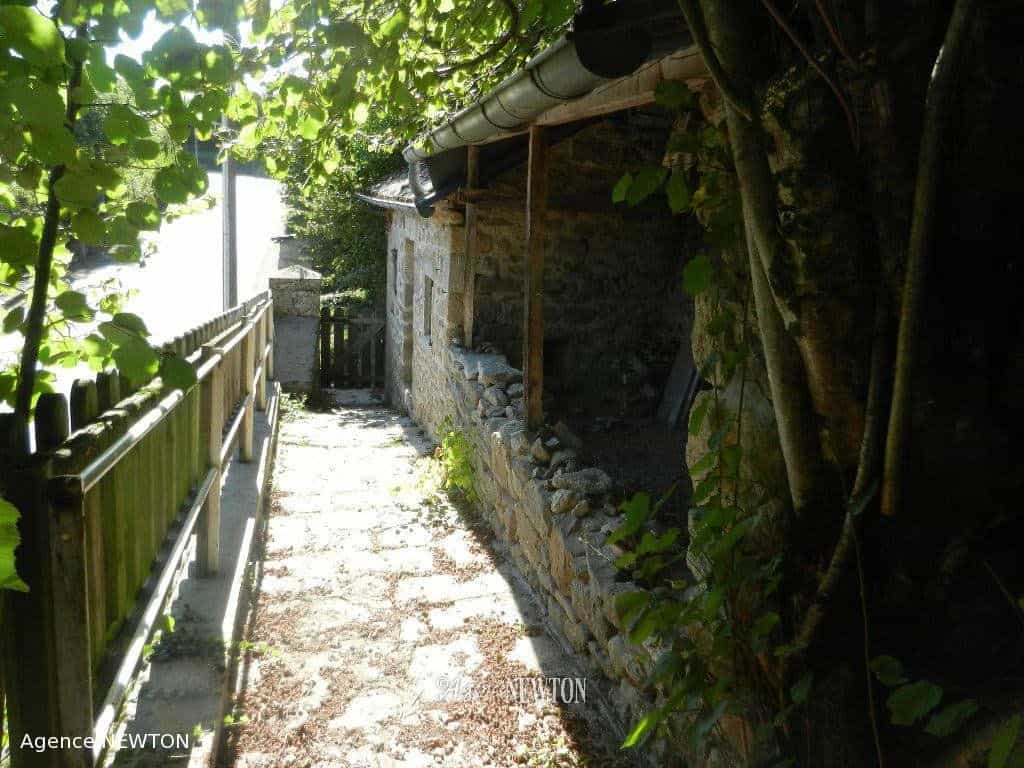 House in Saint-Priest-de-Gimel, Nouvelle-Aquitaine 10088146