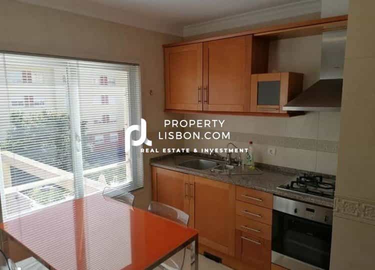 Condominium in Cacilha's, Lissabon 10088573