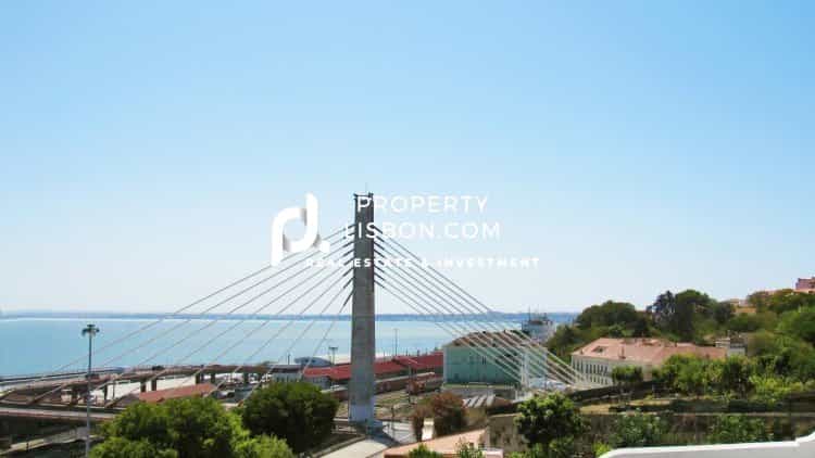 Industri di Penhade Franca, Lisbon 10088708