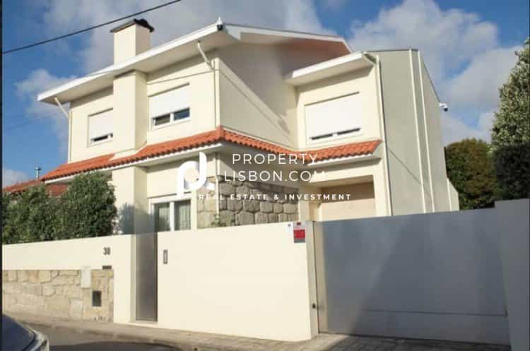 House in Matosinhos, Lisbon 10088840