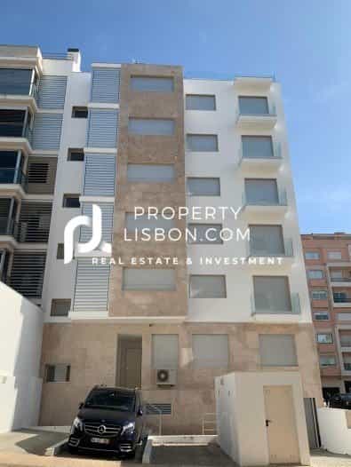 Eigentumswohnung im Pedroucos, Lissabon 10089031