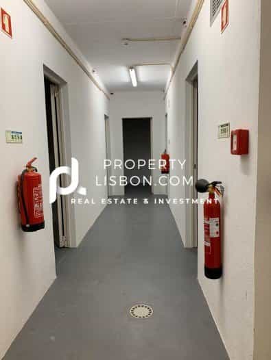 Eigentumswohnung im Pedroucos, Lissabon 10089031