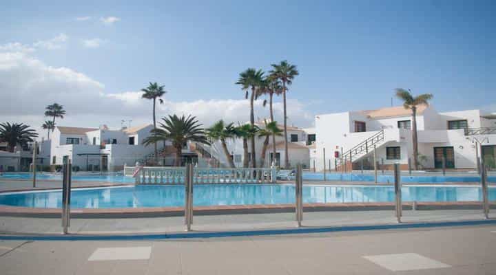 Condominium in Caleta de Fuste, Canary Islands 10089189