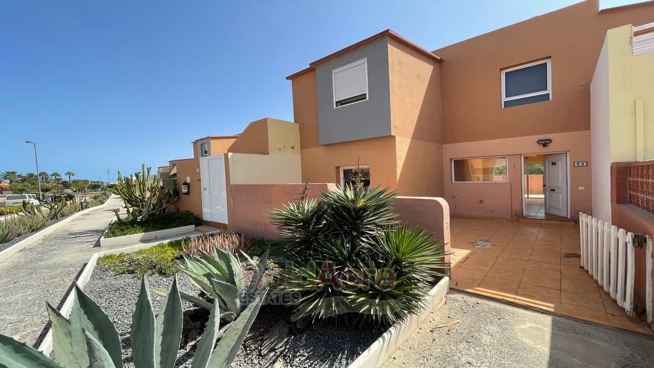 Condominium in La Oliva, Canary Islands 10089198
