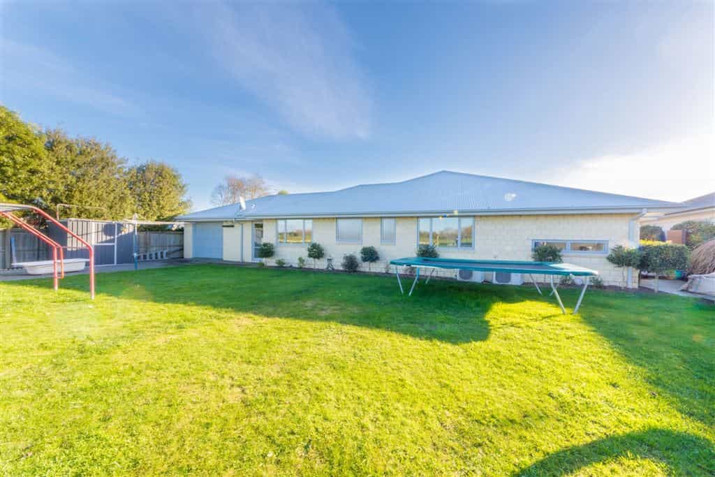 Rumah di Redwood, Christchurch 10089235