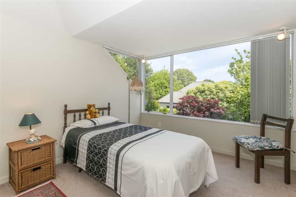 Rumah di Redwood, Christchurch 10089462