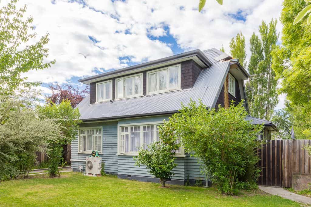 House in Christchurch, Canterbury 10089497