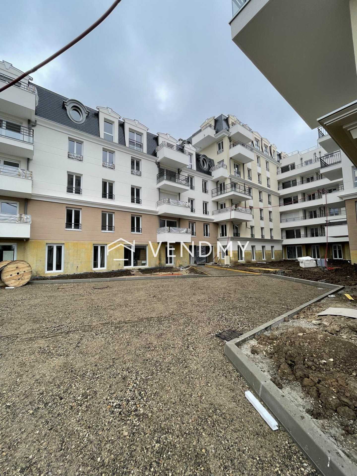 Condominium in Franconville, Ile-de-France 10093779