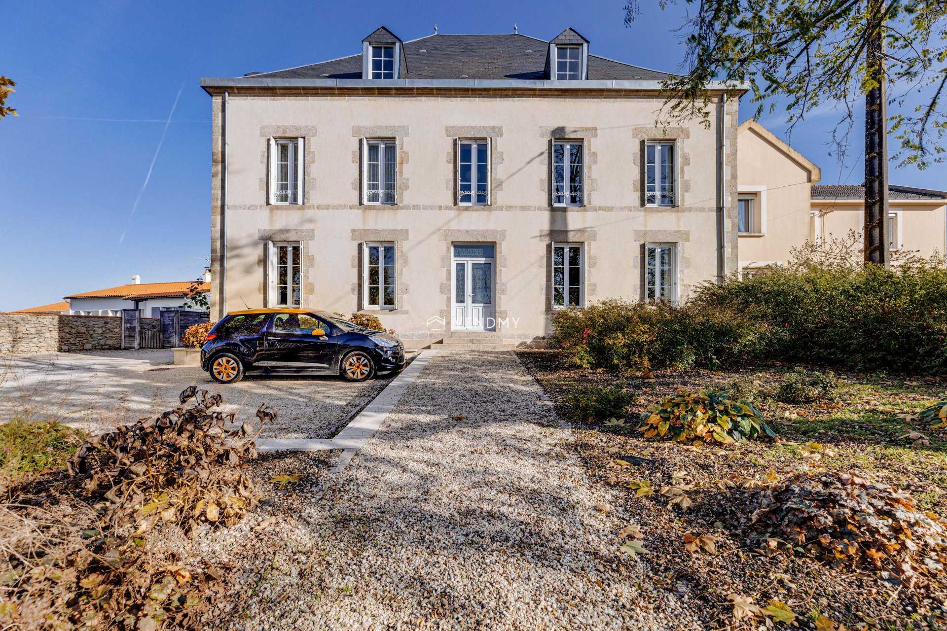 Condominium in Les Herbiers, Pays de la Loire 10093791