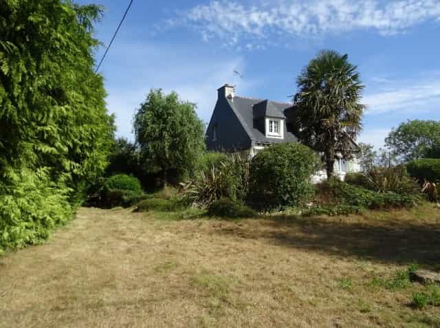 House in Mohon, Bretagne 10093804