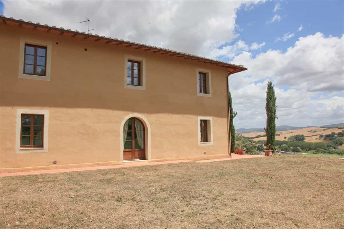 House in San Giovanni D'asso, Tuscany 10094028