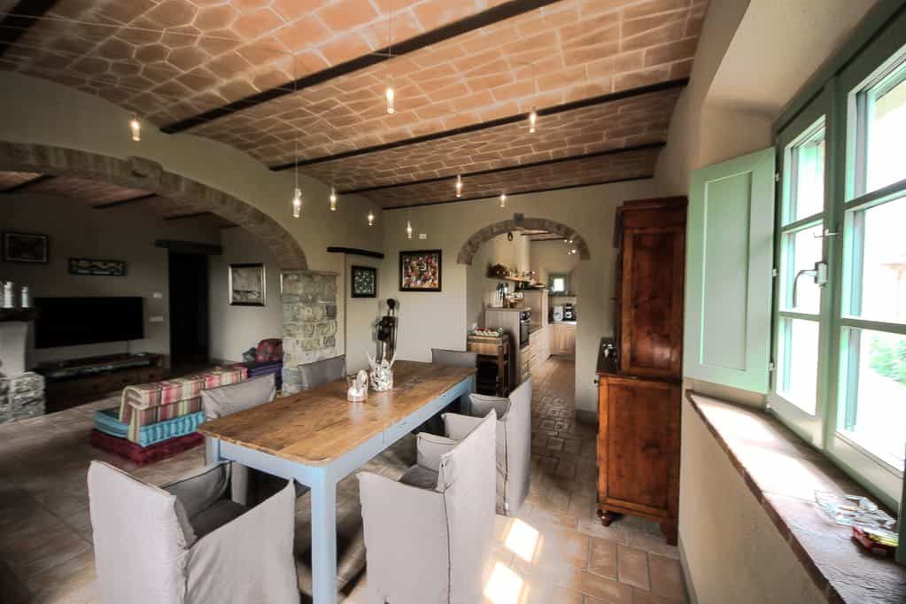 Condominium in San Gimignano, Tuscany 10094051