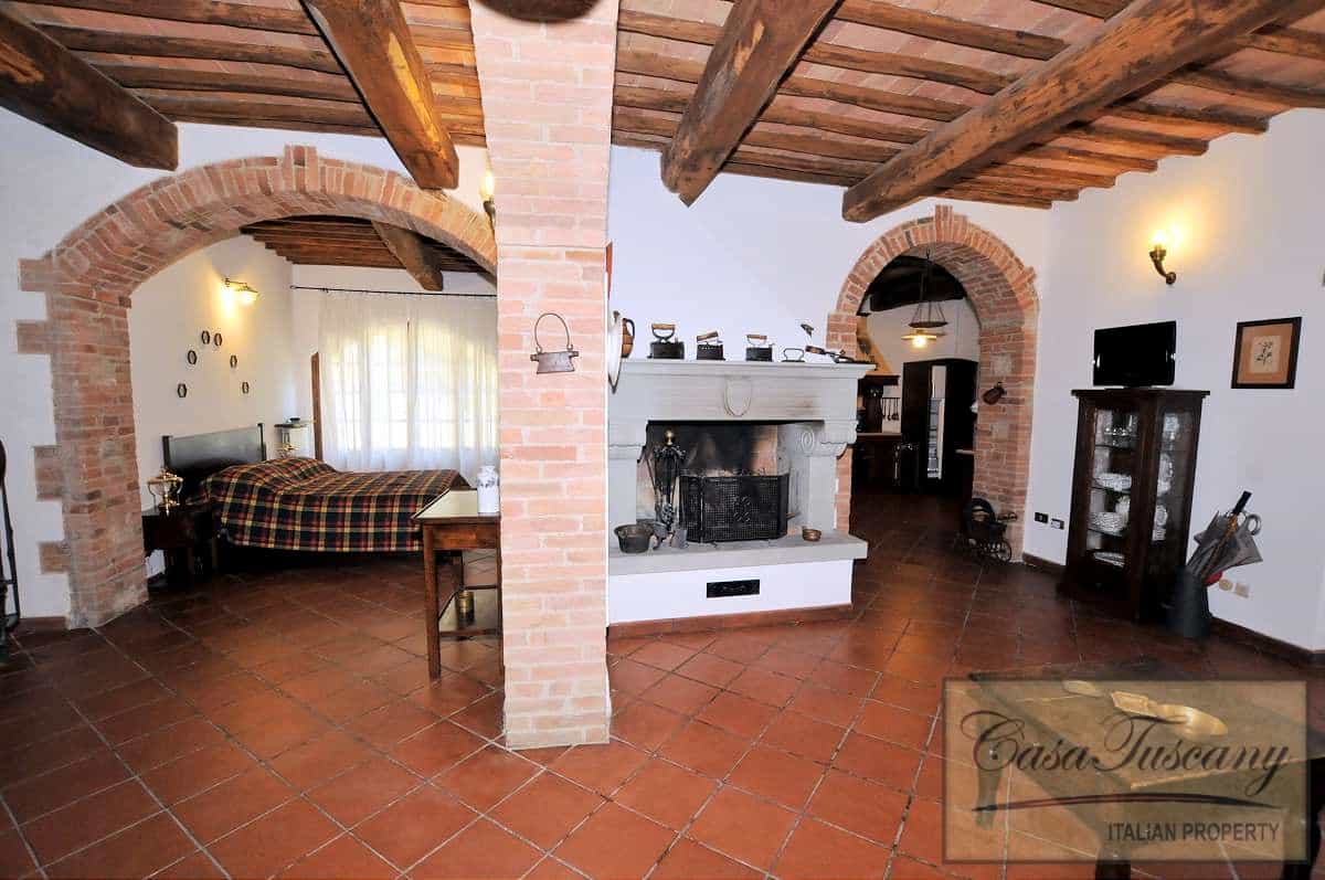 House in Asciano, Tuscany 10094136