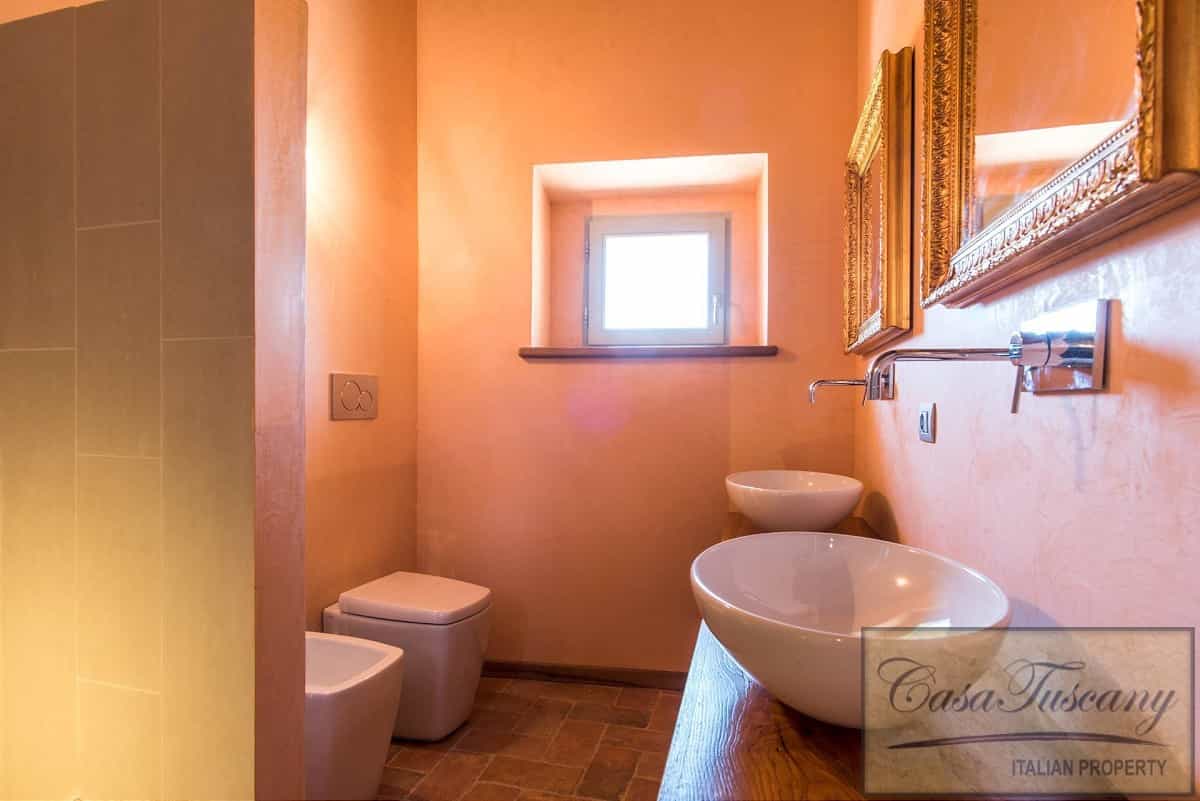 آخر في Castel San Gimignano, Tuscany 10094213