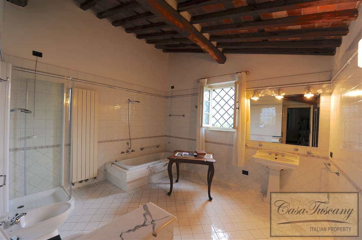 بيت في Capannori, Tuscany 10094217
