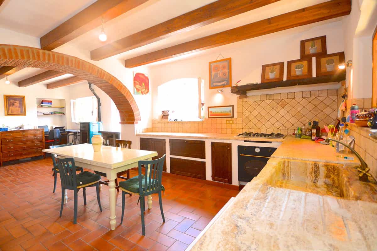 House in Trequanda, Tuscany 10094304