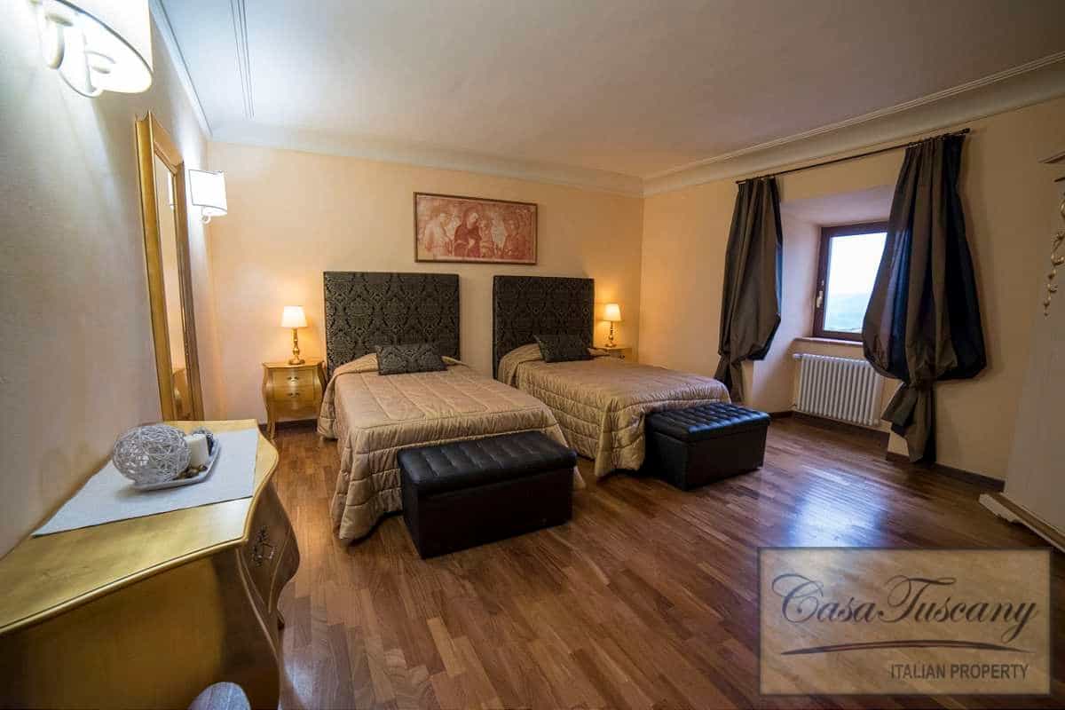 Condominium in Todi, Umbria 10094348
