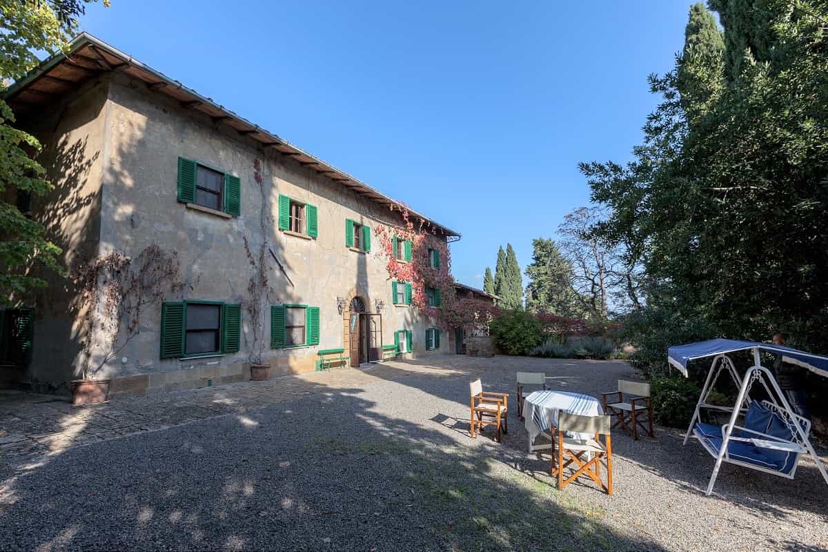 집 에 Volterra, Tuscany 10094365