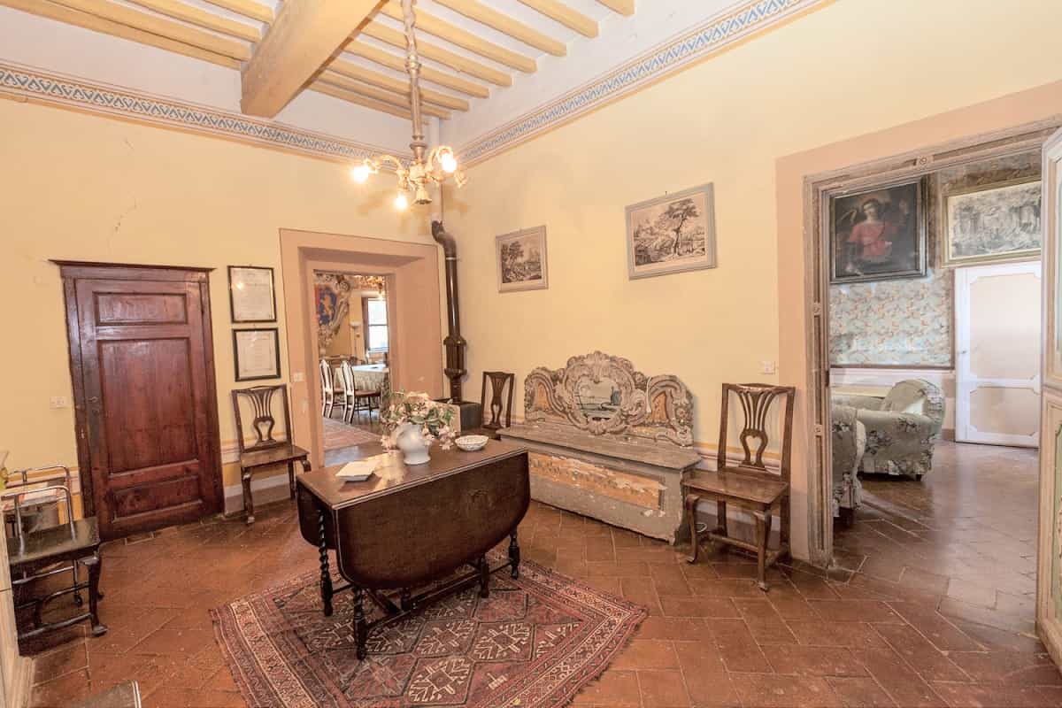 House in Volterra, Tuscany 10094365