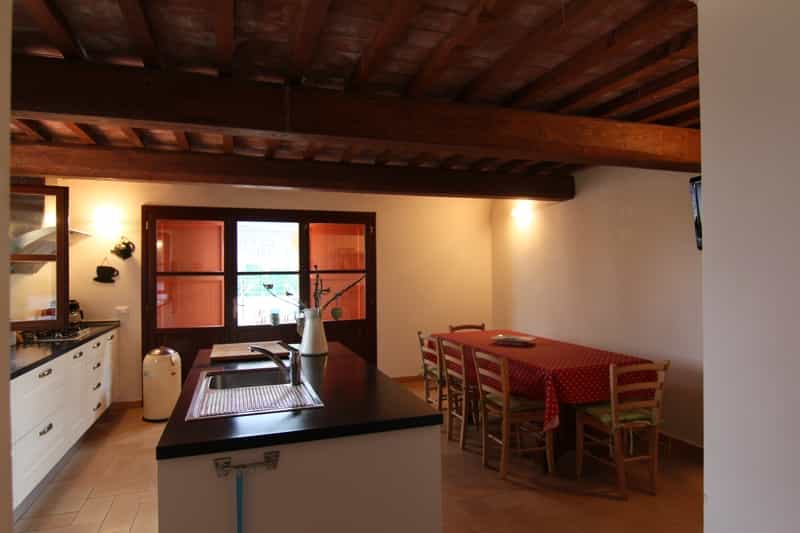 بيت في Riparbella, Tuscany 10094386
