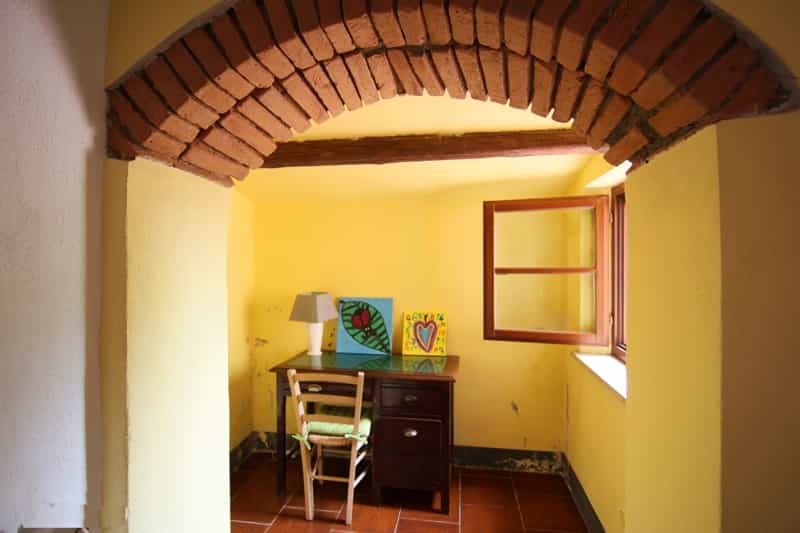 House in Riparbella, Tuscany 10094386