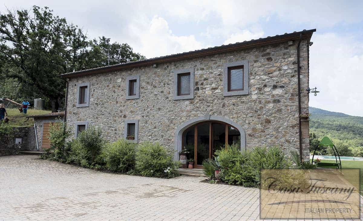 Dom w Laiatico, Tuscany 10094472
