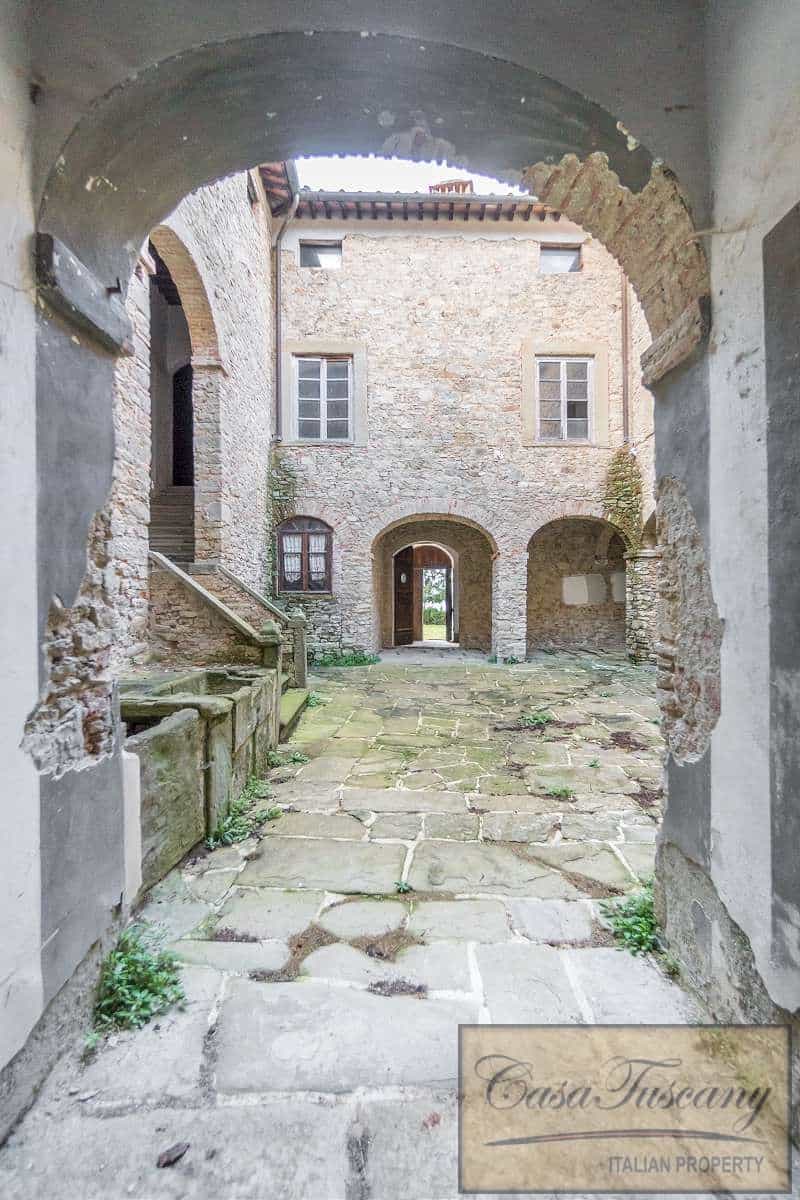 House in Arezzo, Tuscany 10094474