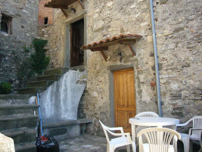 σπίτι σε Bagni di Lucca, Τοσκάνη 10094478