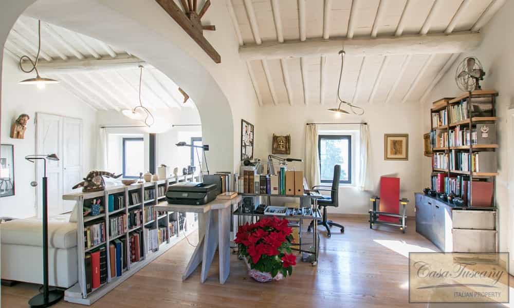 House in Civitella In Val Di Chiana, Tuscany 10094479