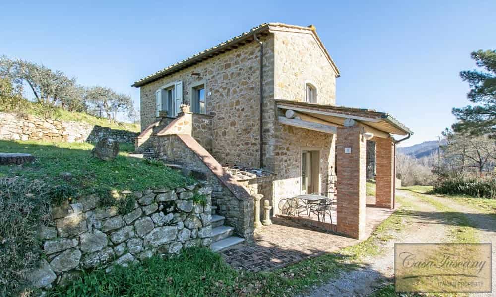 House in Civitella In Val Di Chiana, Tuscany 10094479