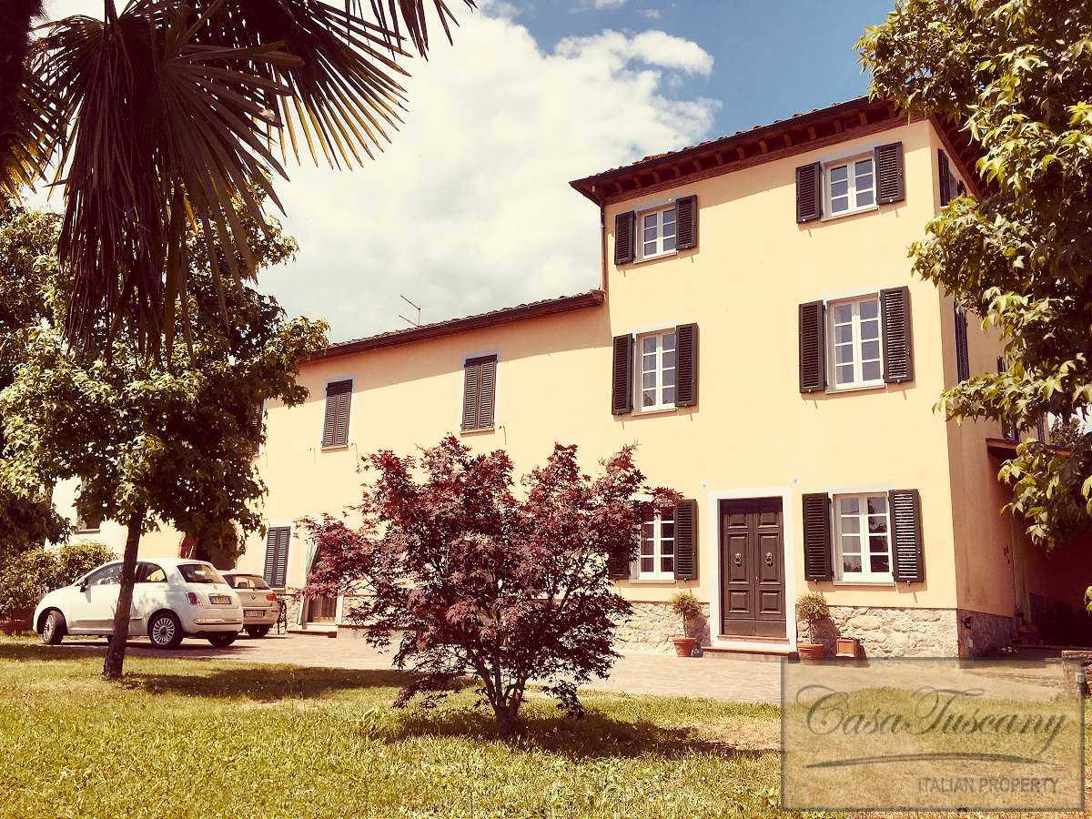 Rumah di Lucca, Tuscany 10094486