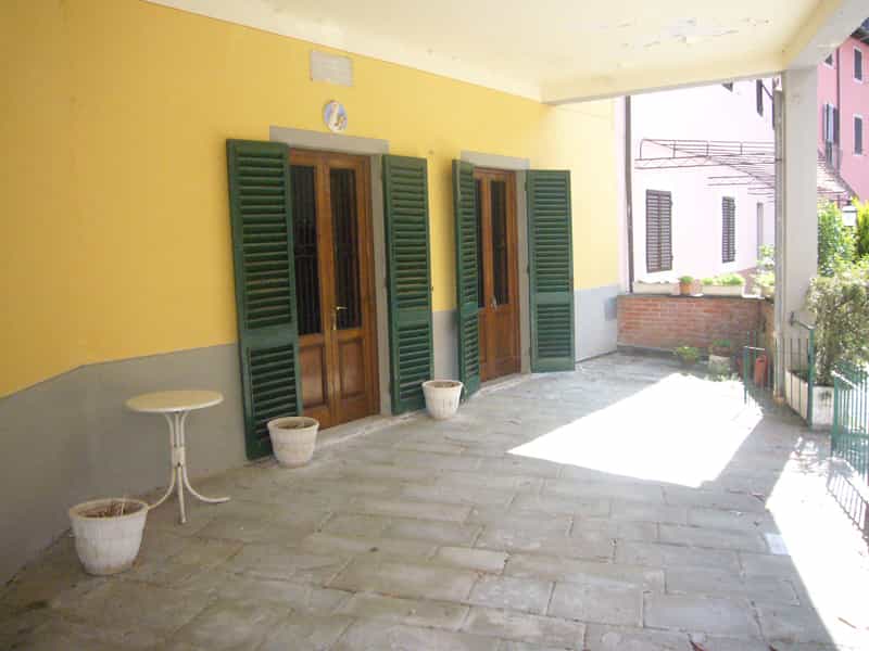بيع بالتجزئة في Bagni Di Lucca, Tuscany 10094497