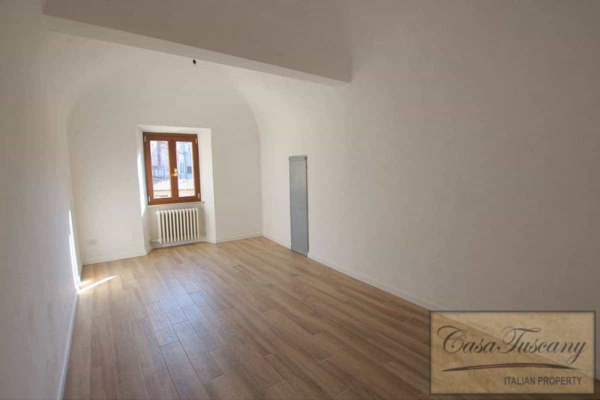 Condominium in Volterra, Tuscany 10094549